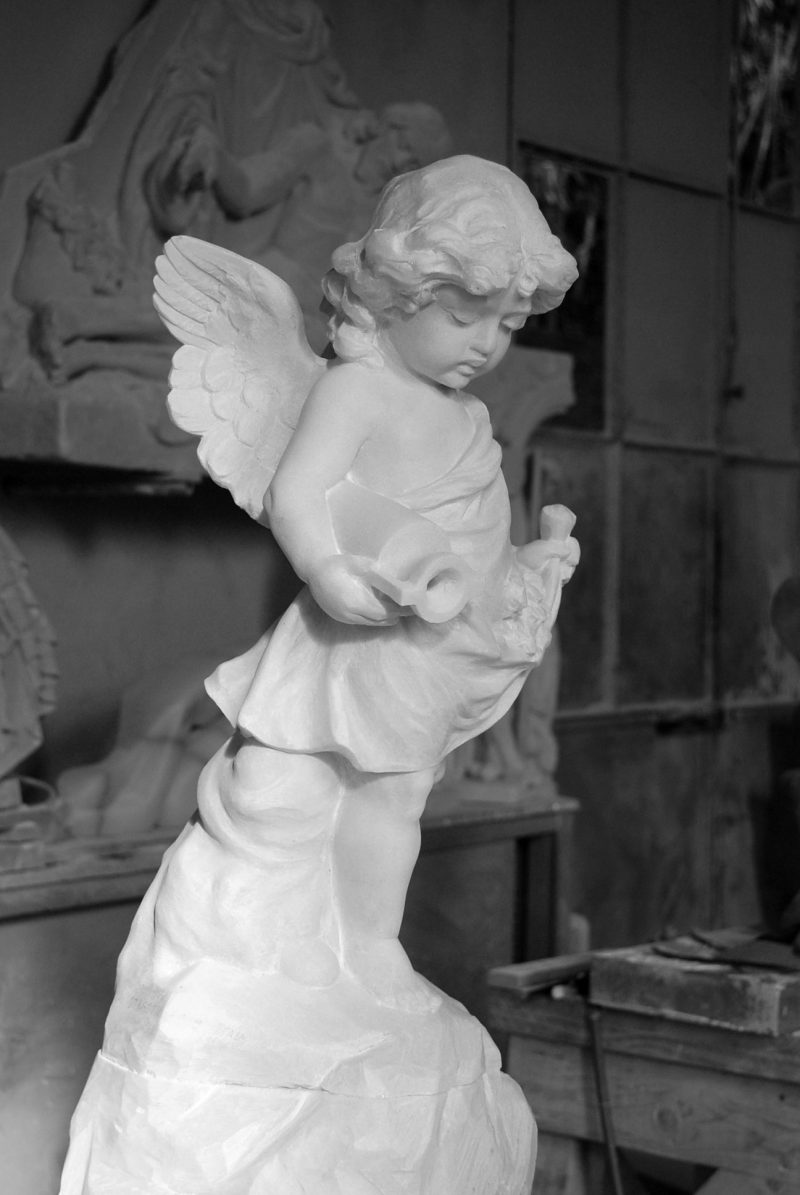 statua in marmo sacra angelo